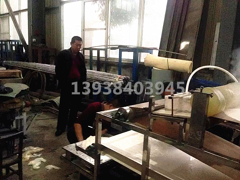 蒸汽涼皮機生產車間